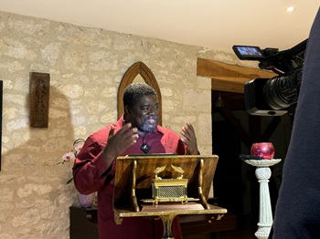 Nicolas Sawadogo prêché à la Communauté