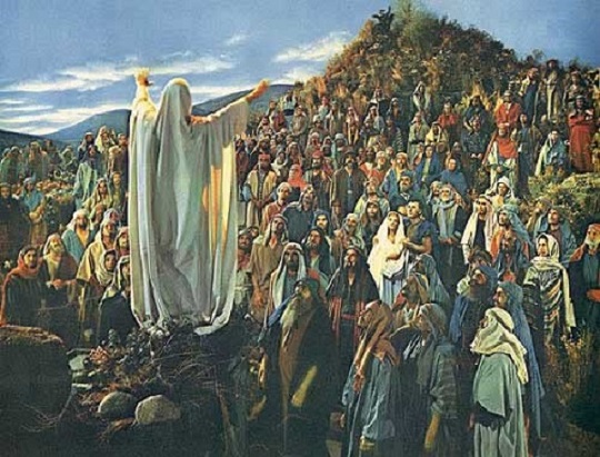 Jésus préchant à une foule sur la montagne