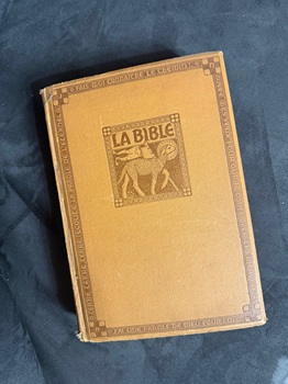 Une Bible dorée