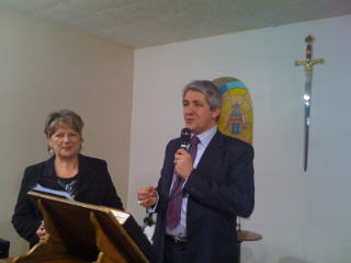 Le pasteur Michel Cordfir, accompagné de son épouse Sylvie